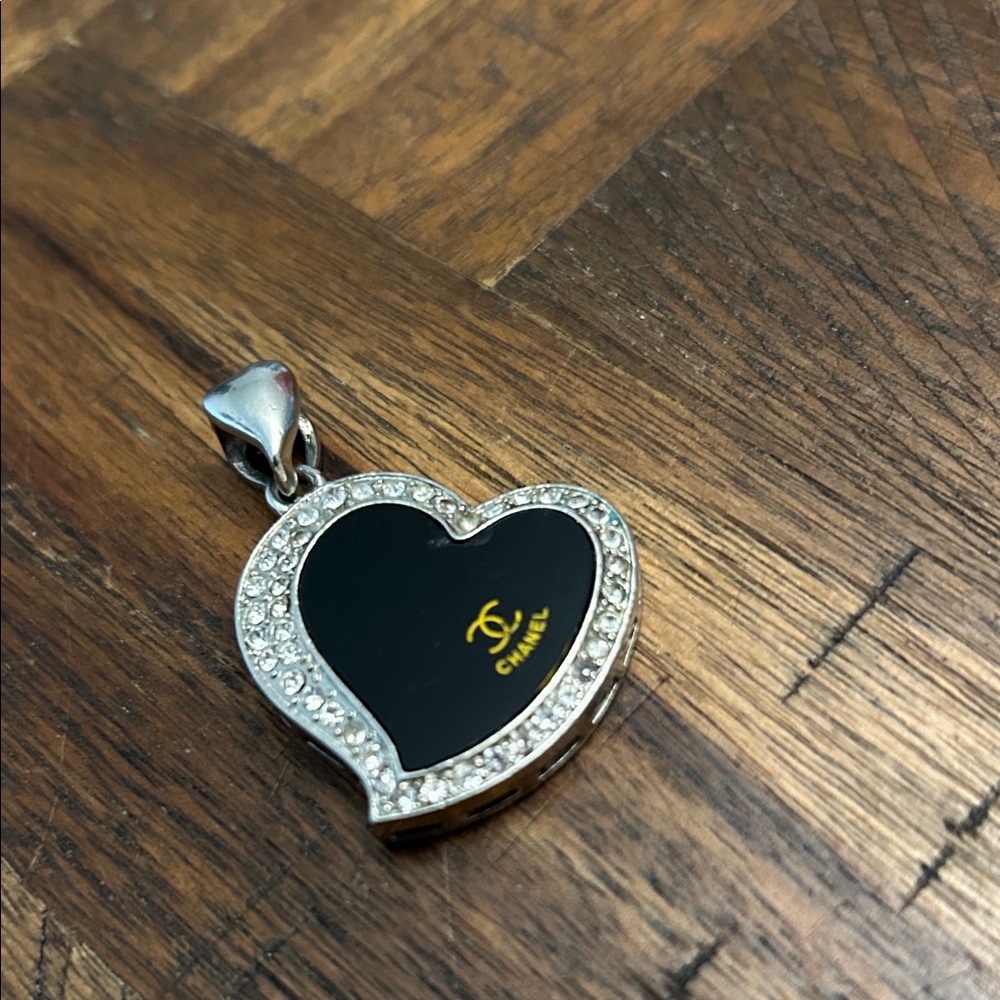 CHANEL Black and Silver Heart Necklace - Picture 4 of 4
